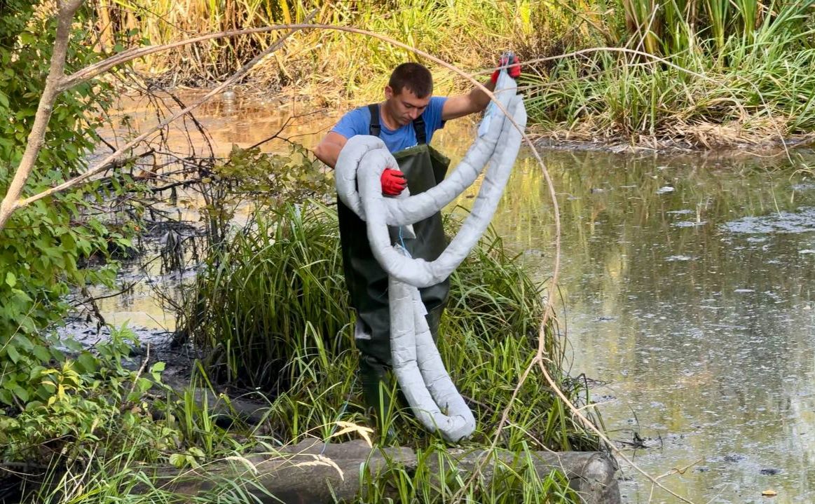 Очищення річки. Фото: КП «Плесо»