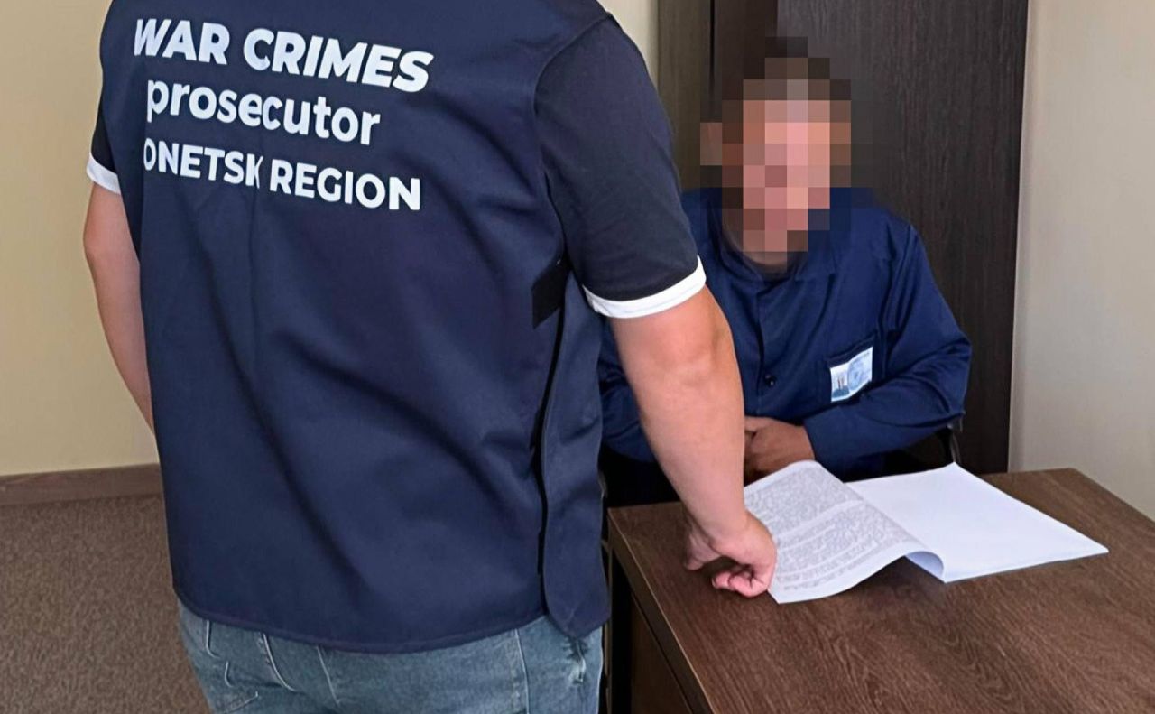 Підозрюваний перебуває у таборі для військовополонених. Фото: Офіс Генпрокурора