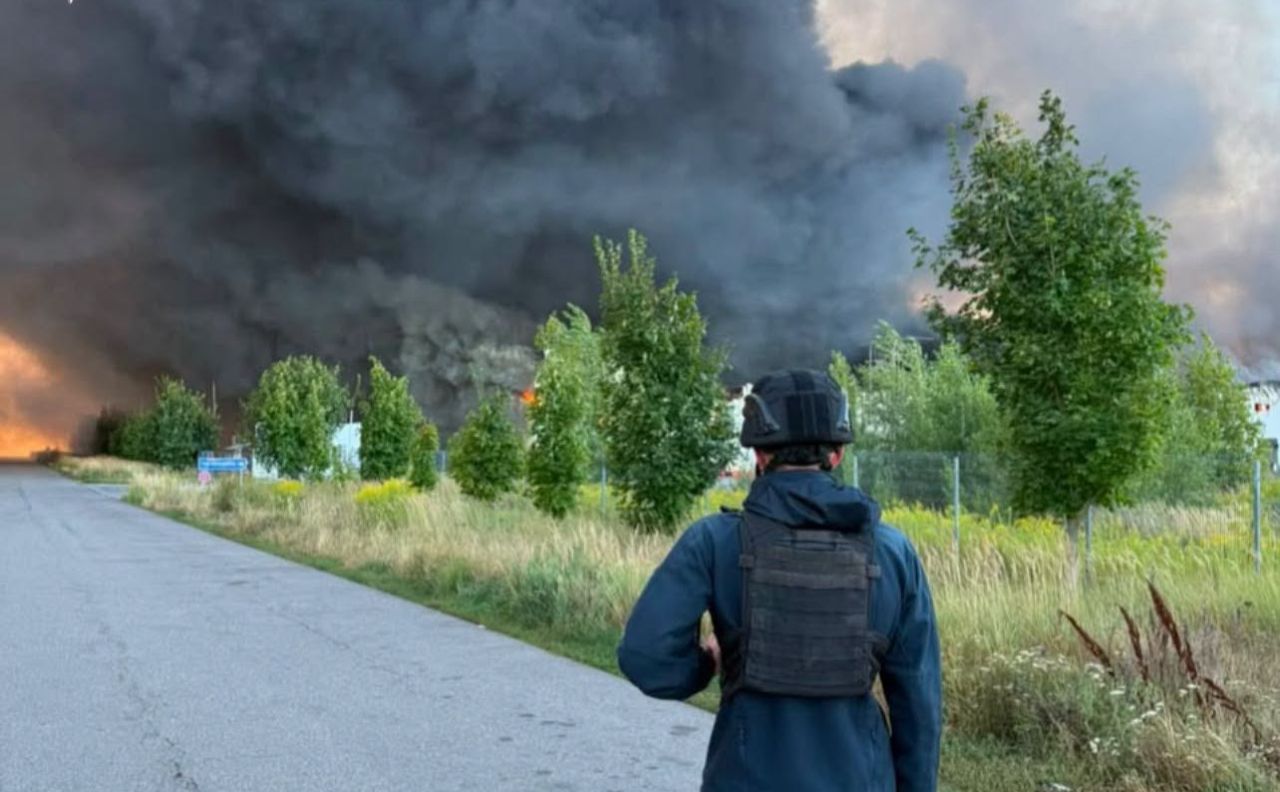 На Київщині горіли склади, об’єкти паливної інфраструктури та будинки. Фото: Нацполіція