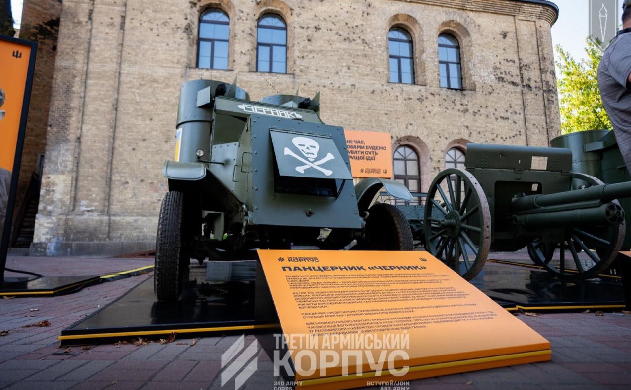Панцерник біля «Арсеналу». Фото: Третій армійський корпус