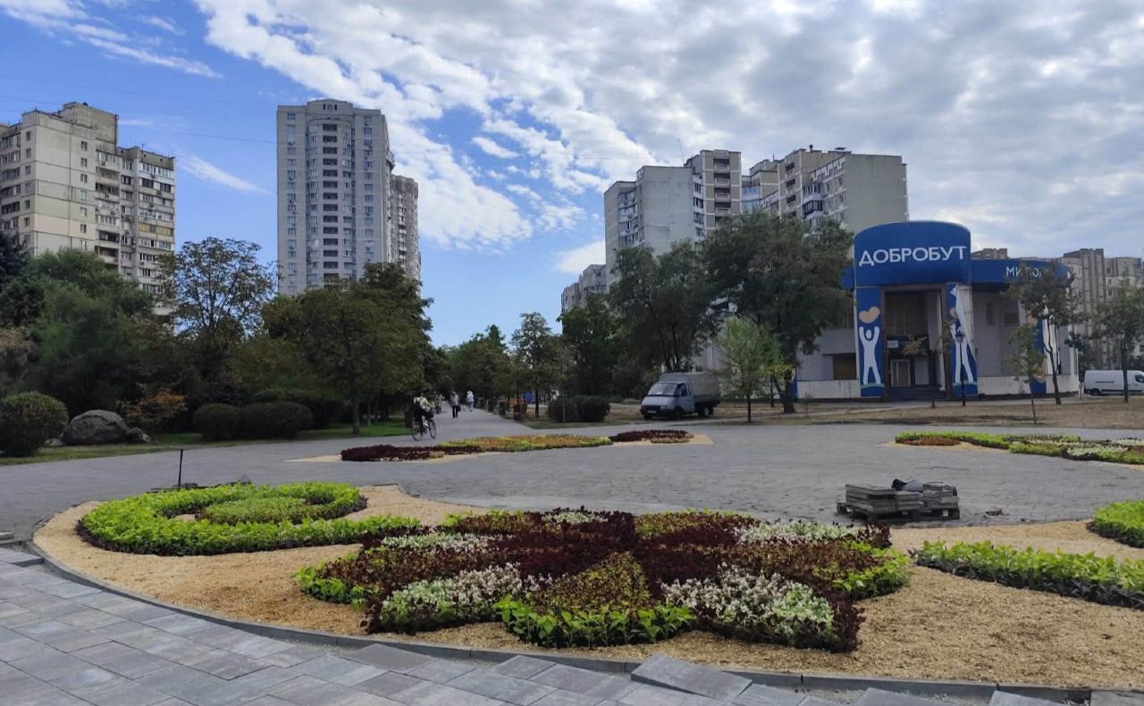 Створена наново клумба. Фото: Київзеленбуд