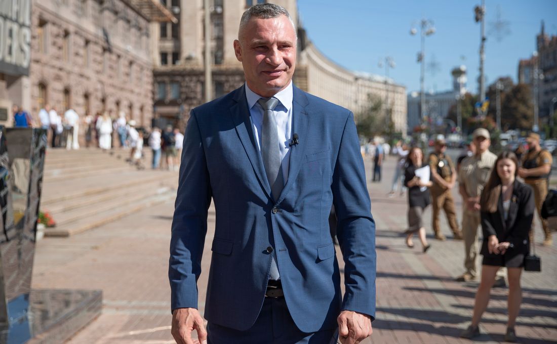 Київський міський голова Віталій Кличко на Хрещатику. Фото: КМДА