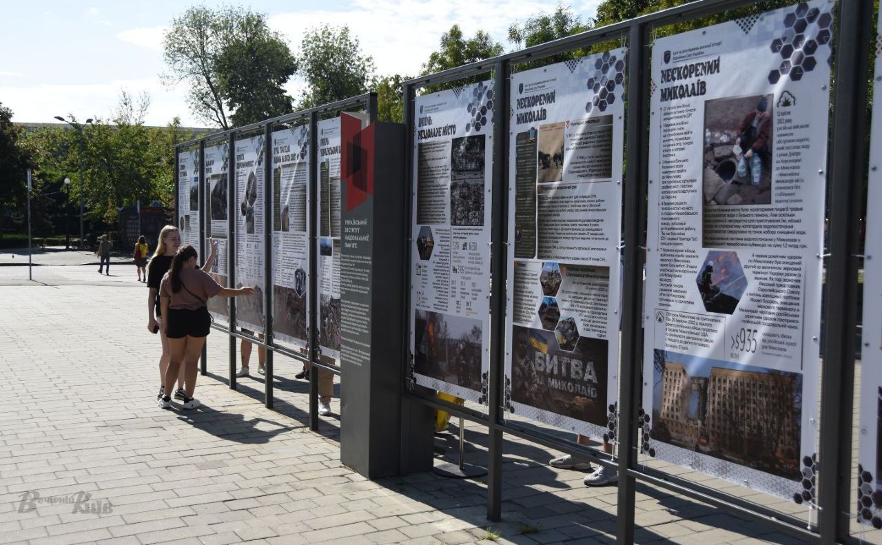 Експозицію традиційно розгорнуть у сквері перед метро. Ілюстративне фото: Борис Корпусенко