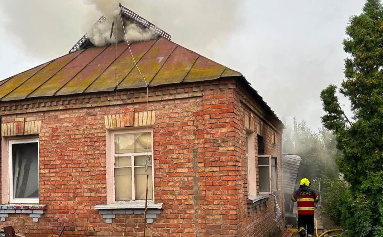 Погоріли на емоціях: на Київщині чоловік після сварки з дружиною підпалив будинок
