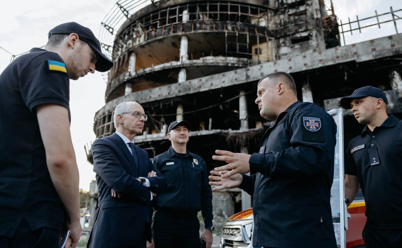 Високоповажним гостям показали пошкоджену Лук’янівку. Фото: МВС