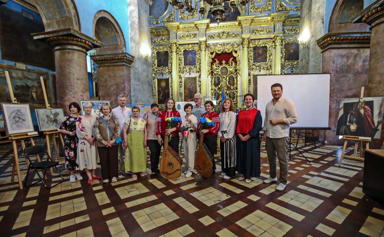 Учасники всеукраїнського конкурсу «Князь Чернігівський Мстислав Хоробрий; повернення». Фото: Національний заповідник «Чернігів Стародавній».