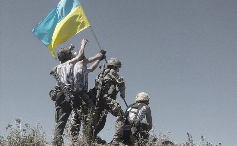 Встановлення прапора на горі Карачун. Фото і постановка Дениса Антіпова