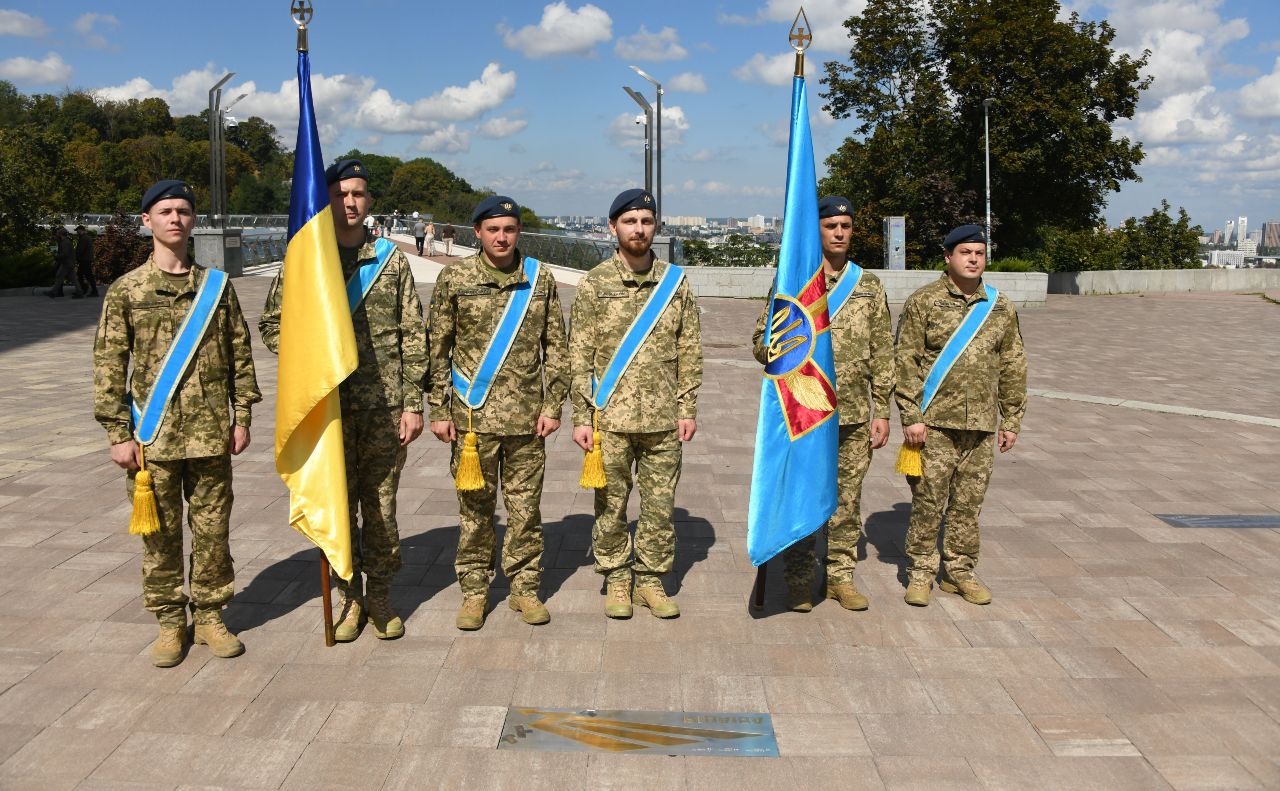 меморіальний символ біля арки Свободи. фото: Культурні Сили ЗСУ