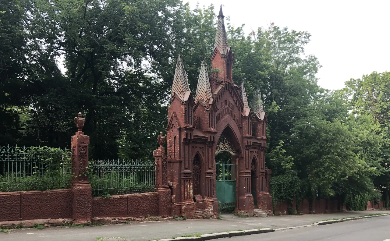 Лютеранські ворота Байкового кладовища