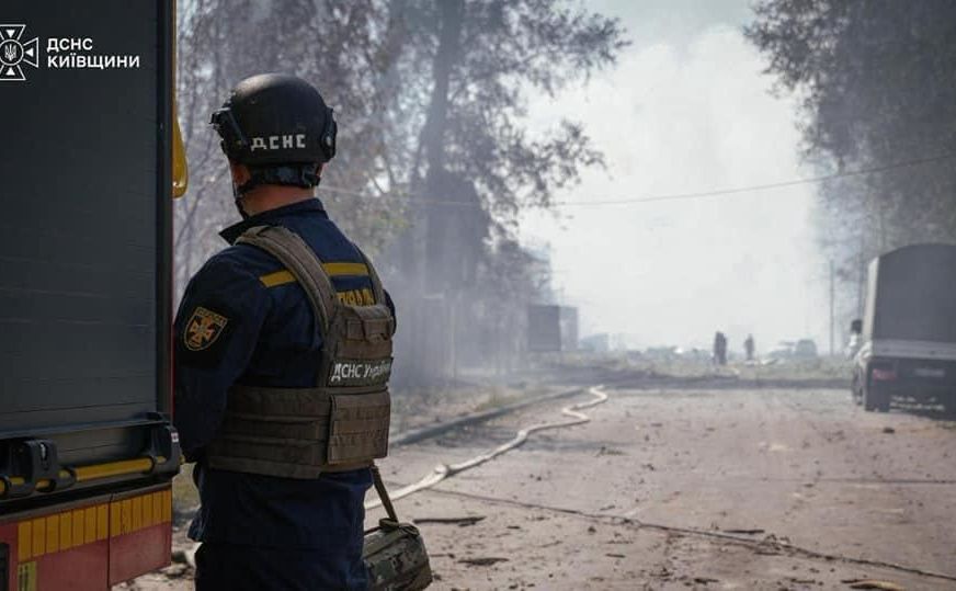 Рятувальник ДСНС під Києвом. Фото: ДСНС Київської області
