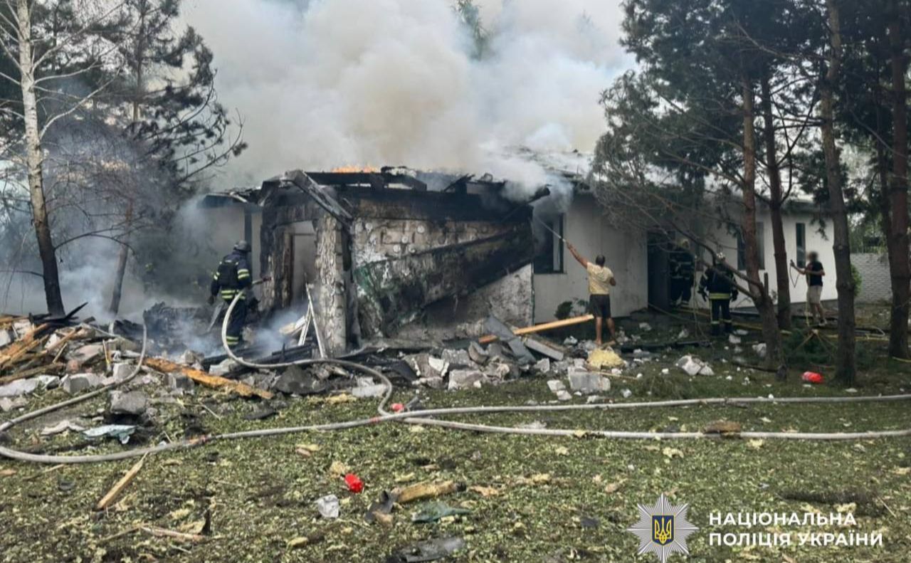 Зруйноване росією житло цивільних на Київщині. Фото: Поліція Київської області