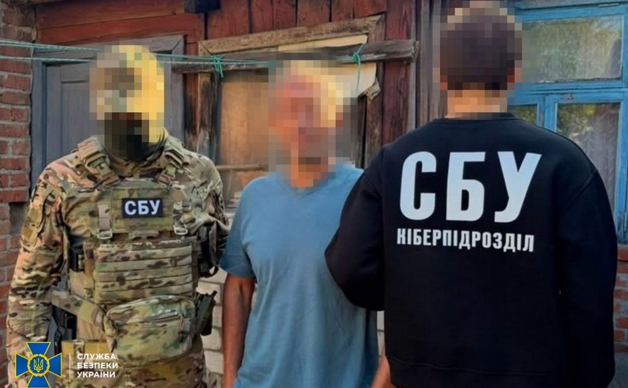 СБУ затримала російського інформатора, який шпигував за оборонцями Харкова. Фото: СБУ