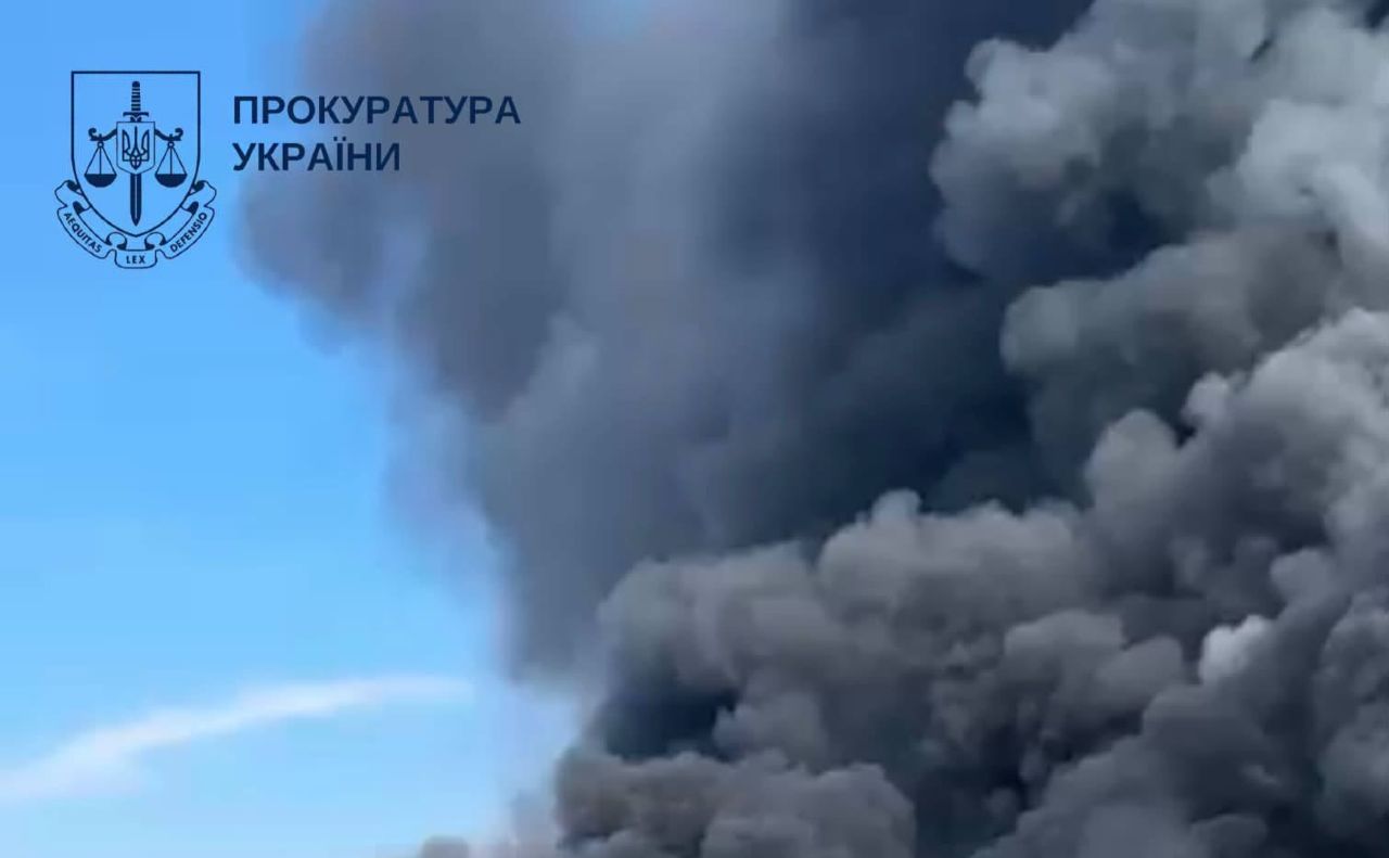 Масштабна пожежа у селі Погреби під Києвом