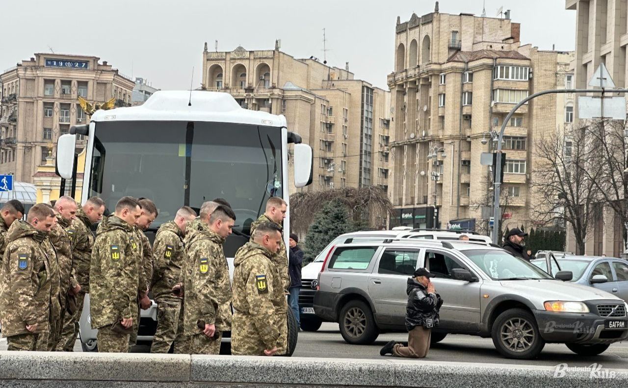 Хвилина мовчання у Києві. Фото Даша Гришина