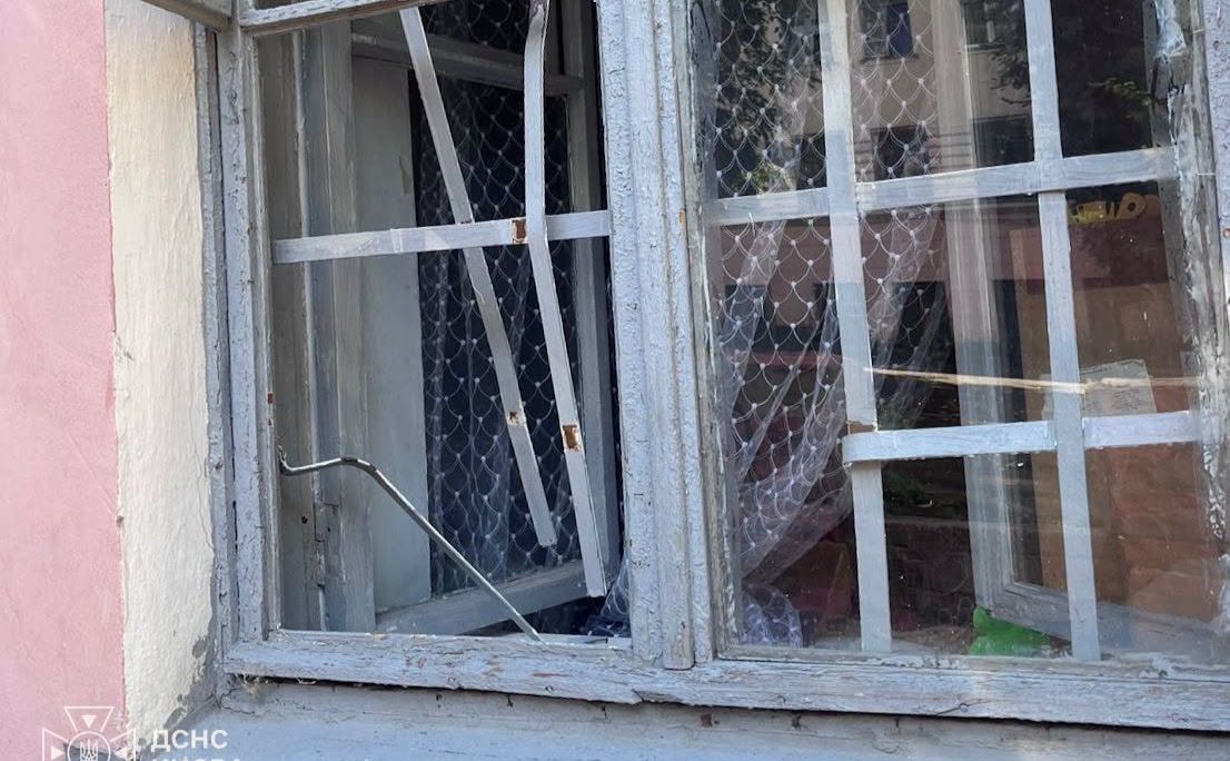 Вікно у кімнаті, де закрилась маленька дитина. Фото: ДСНС
