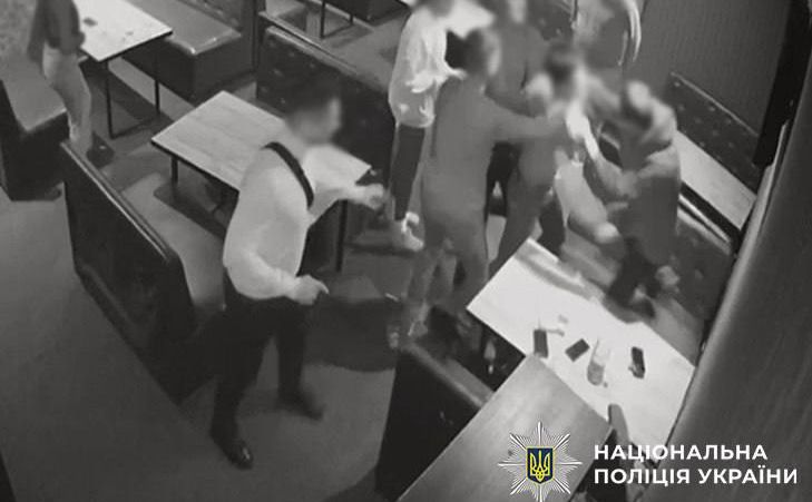 Підозрюваний під час нападу в столичному більярдному клубі. Фото: Національна поліція України