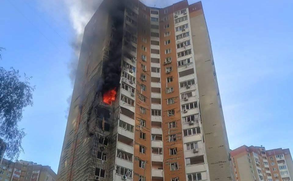Постраждала будівля. Фото: Дарницька РДА у Телеграм