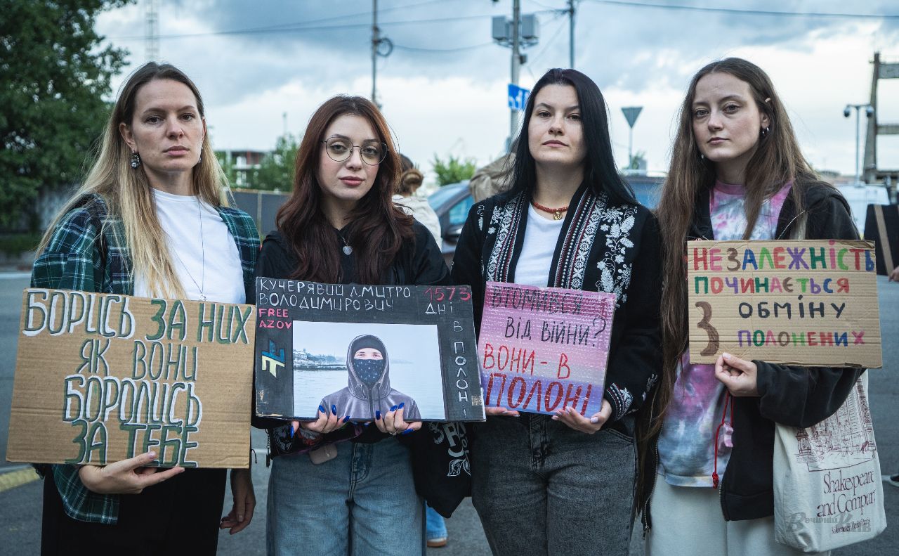 Жінки складають більшість на акціях «FREE AZOV». Фото: Олексій Самсонов