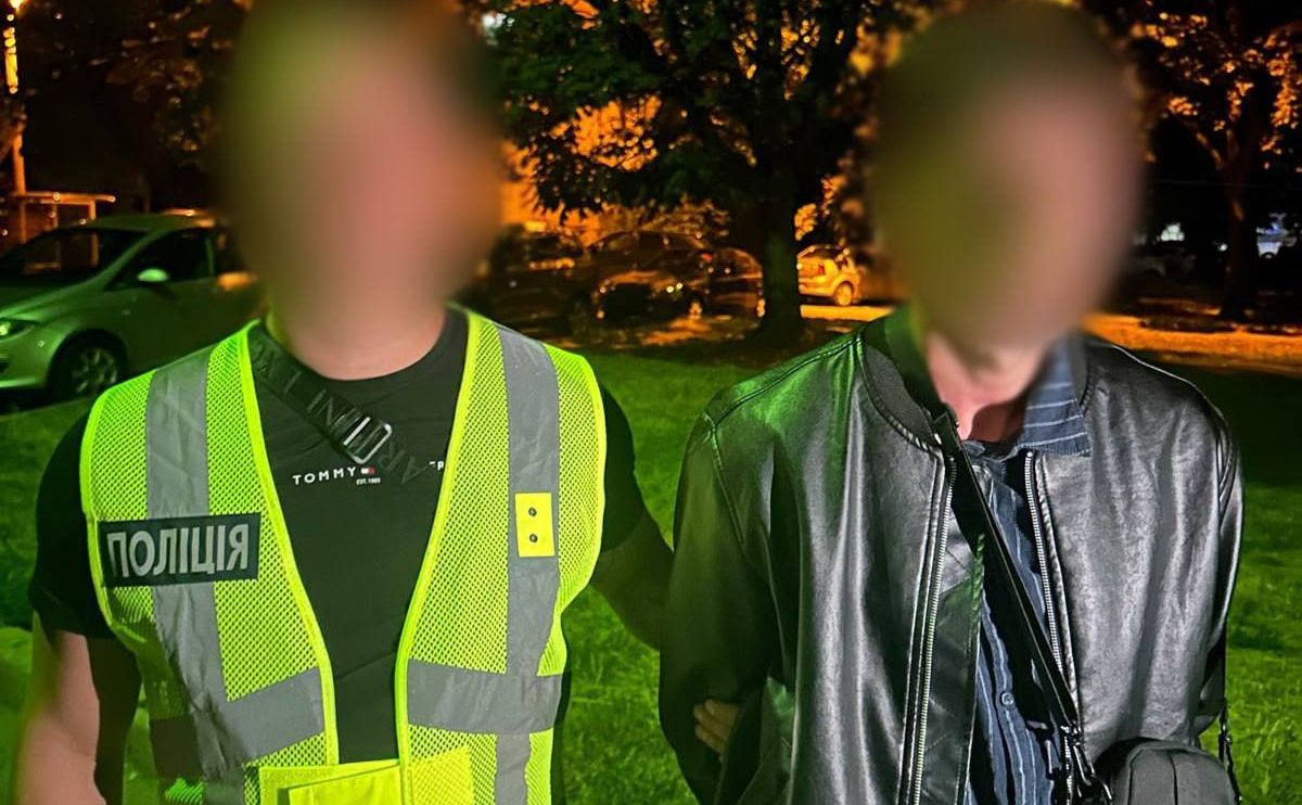Поліція затримала підозрюваного у крадіжці. Фото: поліція Києва