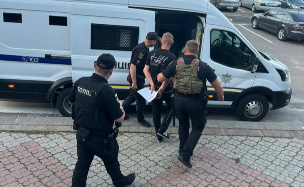 Зловмисник наразі перебуває в ізоляторі тимчасового тримання. Фото: поліція Київщини