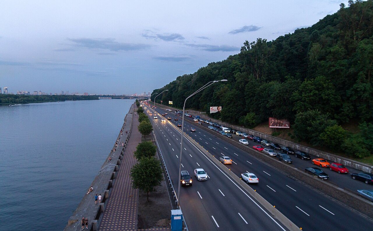 Набережне шосе у Києві. Фото ілюстративне з відкритих джерел