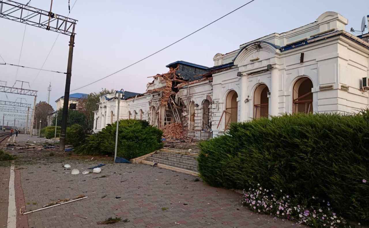 Станція у Берестині суттєво пошкоджена. Фото: Укрзалізниця