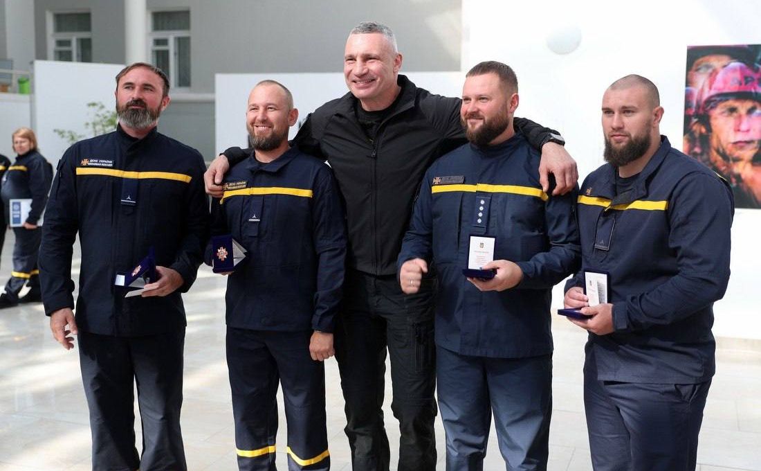 Мер привітав співробітників надзвичайних служб з професійним святом. Фото: Віталій Кличко у Телеграм