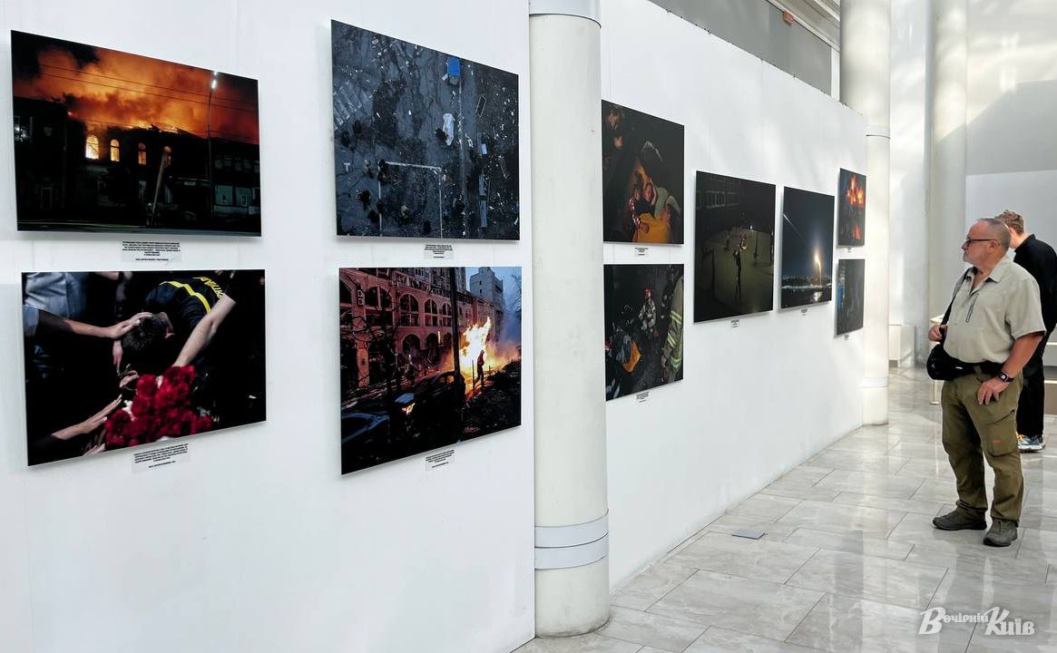 Виставка документальної фотографії «Рятувати столицю» в музеї Шевченка. Фото авторки