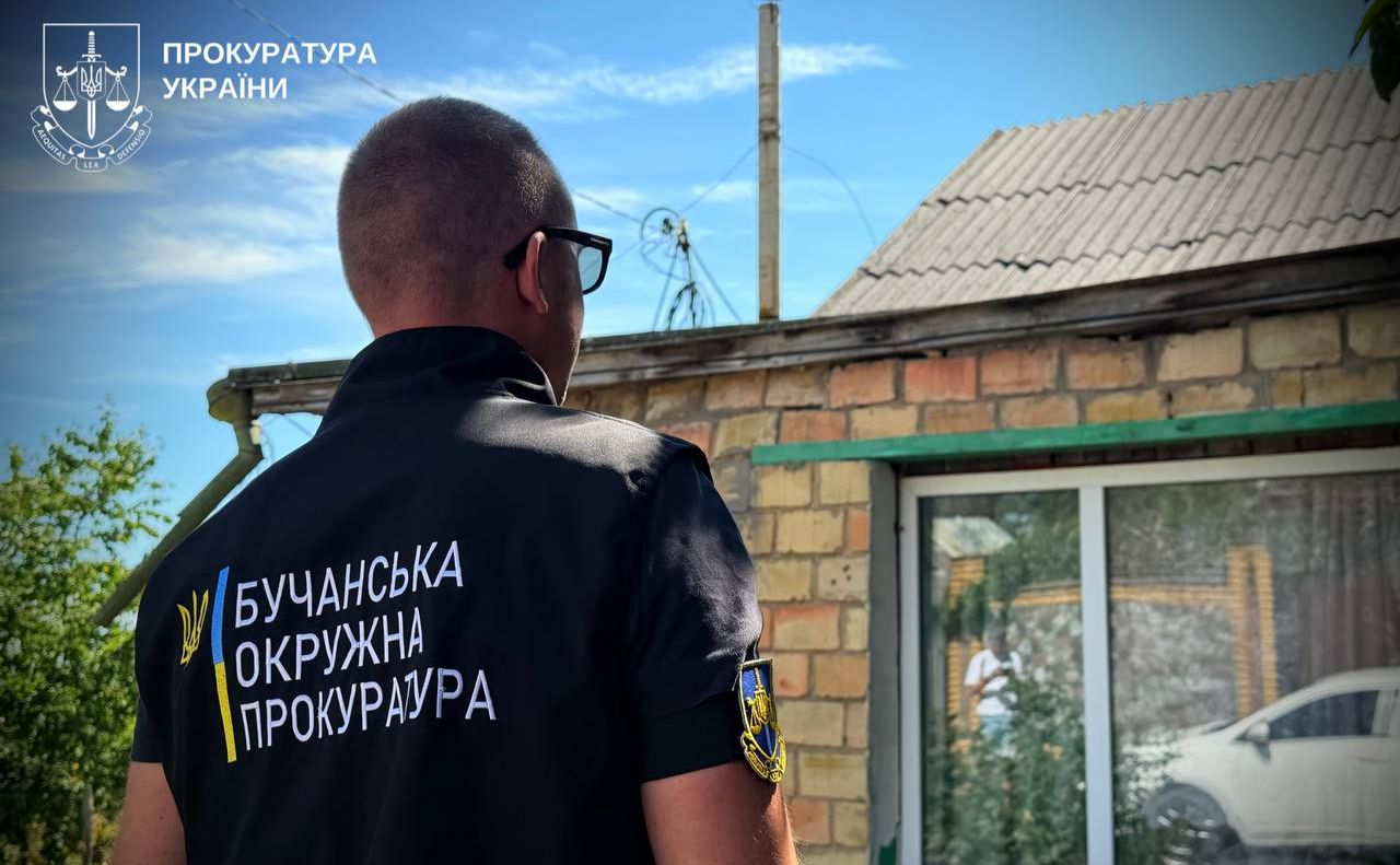 Правоохоронці виявили підроблені акти обстеження, на підставі яких вцілілі будинки оформлювали як повністю зруйновані.Фото: Прокуратура України