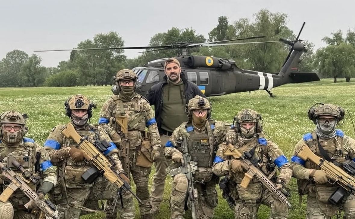 Любомир Левицький із героями фільму «KILLHOUSE»