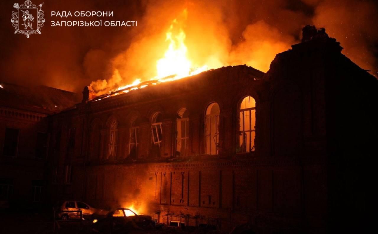 Будівля ЗСУ зведена у 1902 році, знищена атакою рф. Фото: Запорізька ОВА