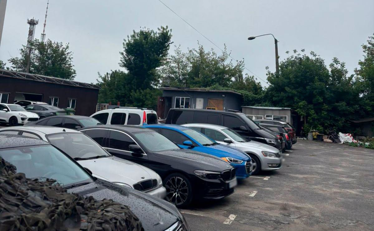 Паркувальний майданчик виявився незаконним. Фото: поліція Києва