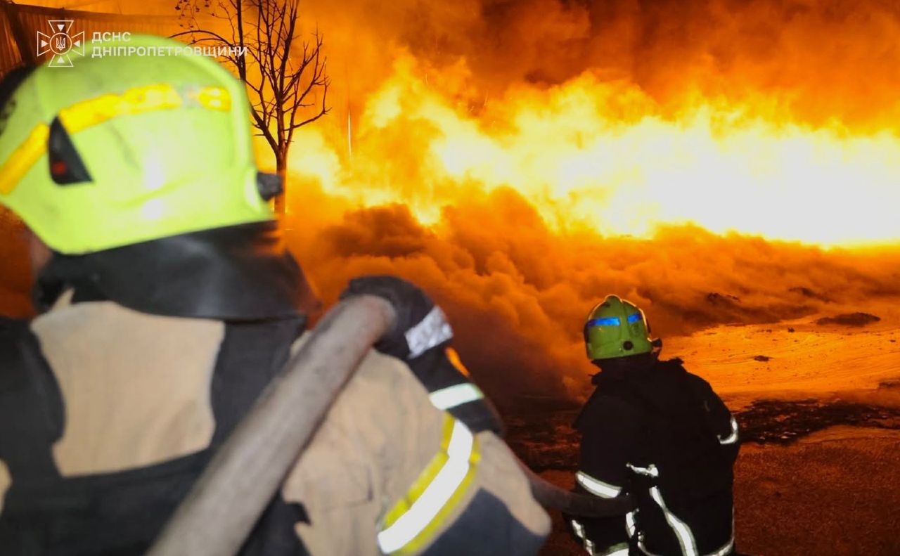 Всі пожежі, які виникли після удару по Дніпру, вже загасили