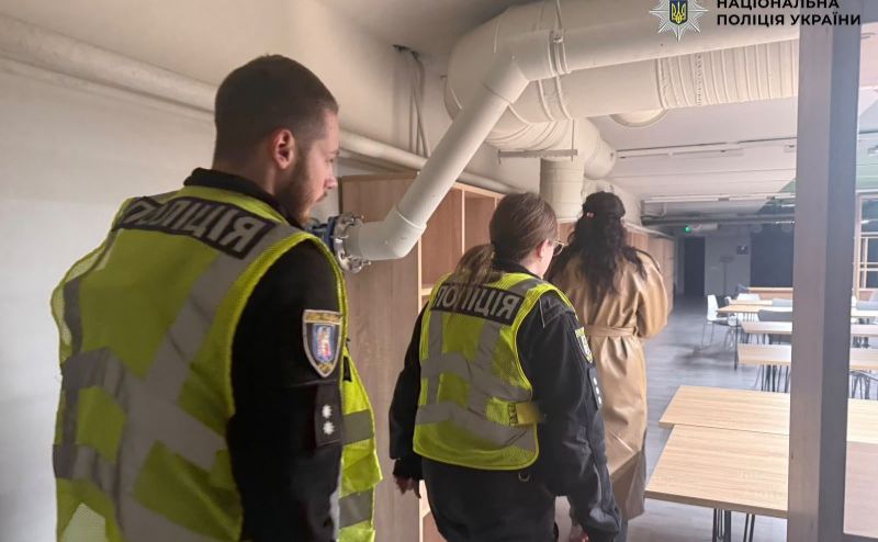 На місці працювали слідчі та ювенальні інспектори. Фото: поліція Києва