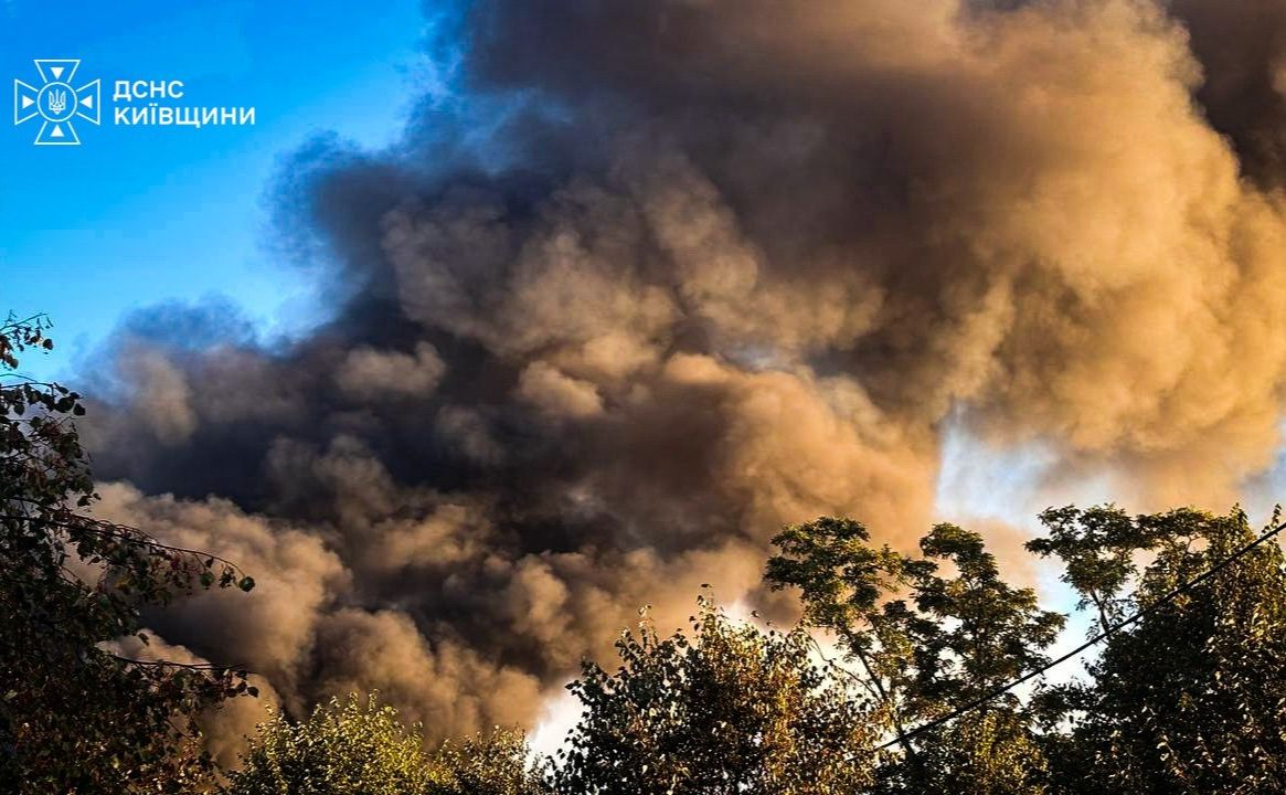 Наслідки ударів рф по Київщині. Фото: ДСНС
