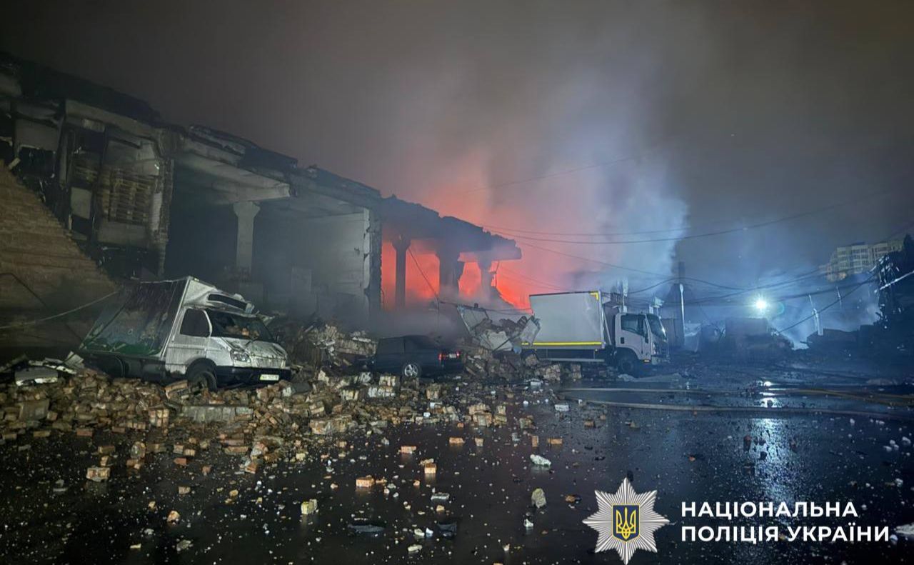 На цей час відомо про двох загиблих, тіло однієї з жертв виявили на стоянці. Фото: Нацполіція