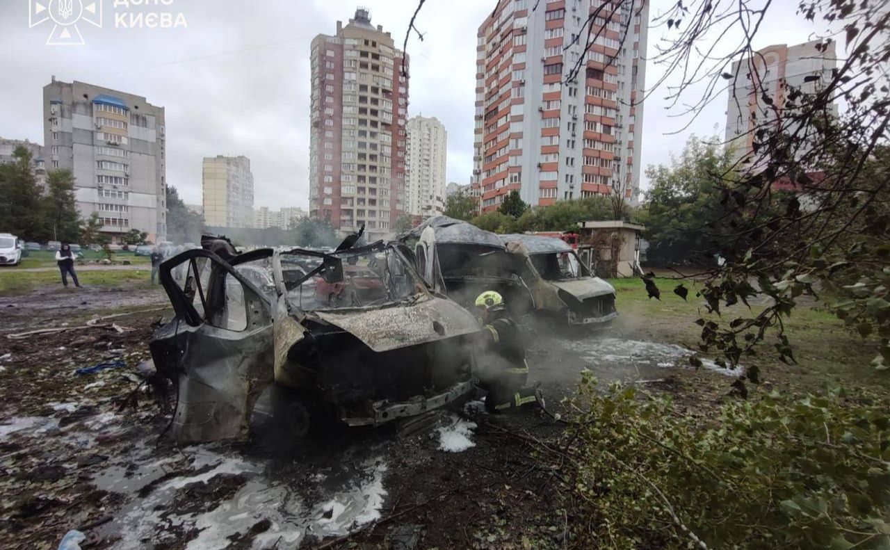 Наразі пожежу на стоянці вже загасили. Фото: ДСНС