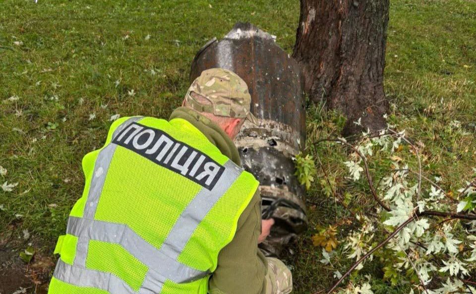 Вибухотехніки транспортували небезпечну знахідку на полігон. Фото: Нацполіція