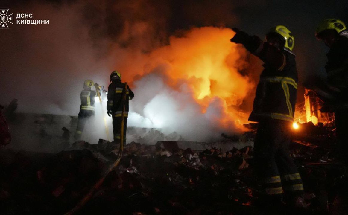 В області горіли склади та підприємство. Фото: ДСНС