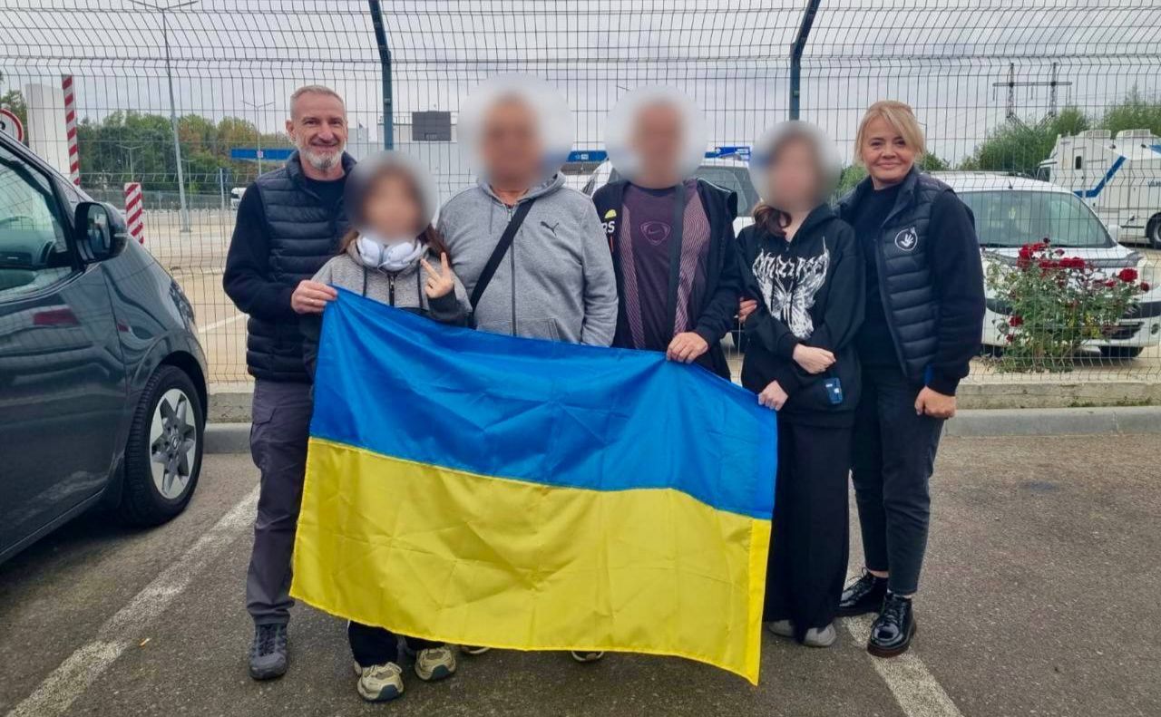 Українці вдалося евакуювати родинами. Фото: Омбудсман України