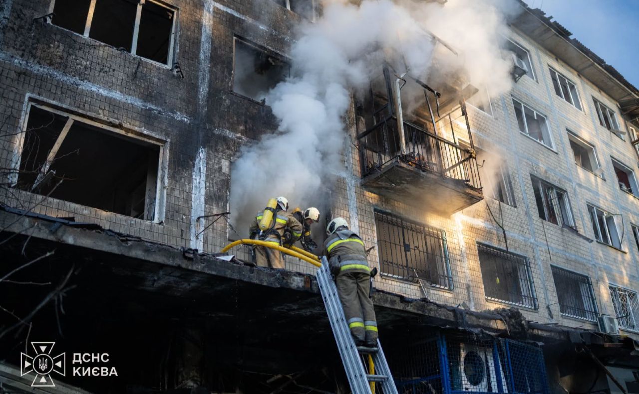 Ліквідація наслідків обстрілу у Солом’янському районі