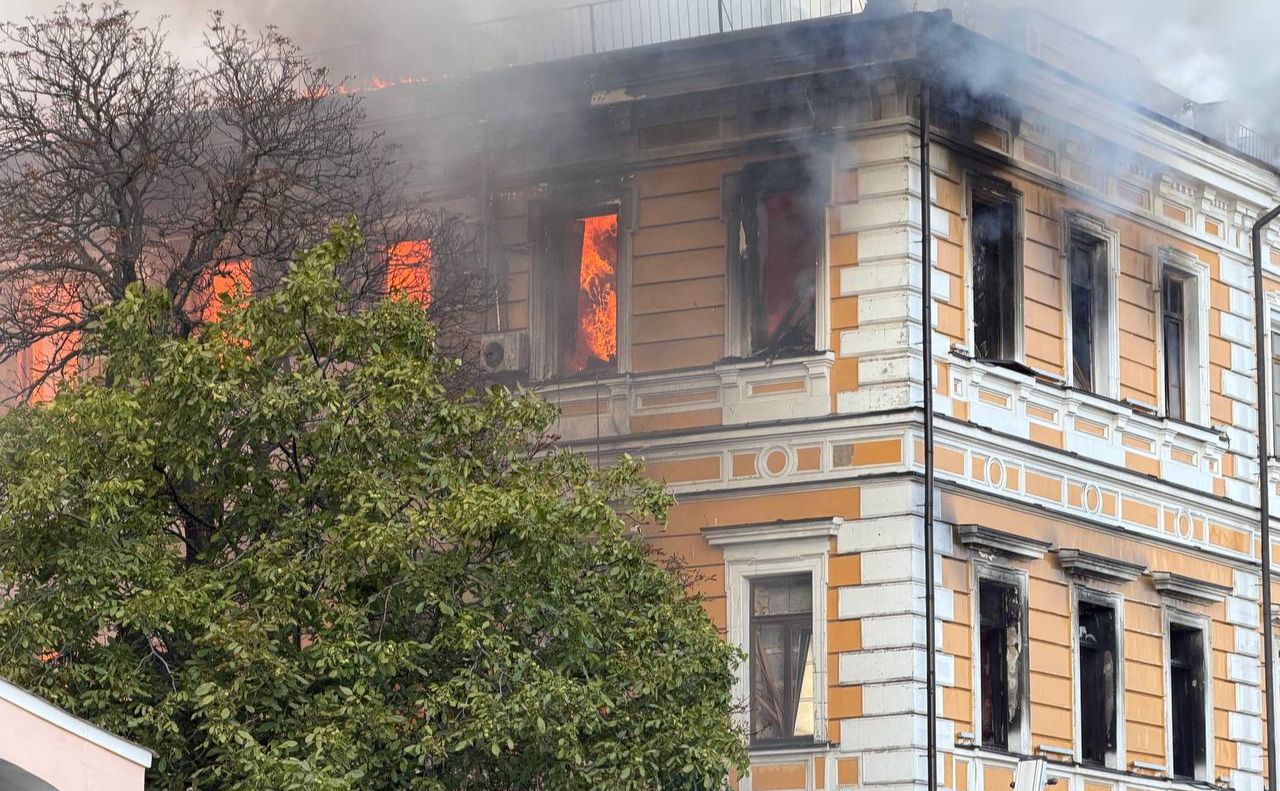 Пожежа в будівлі НАНУ. Фото: Шевченківська РДА
