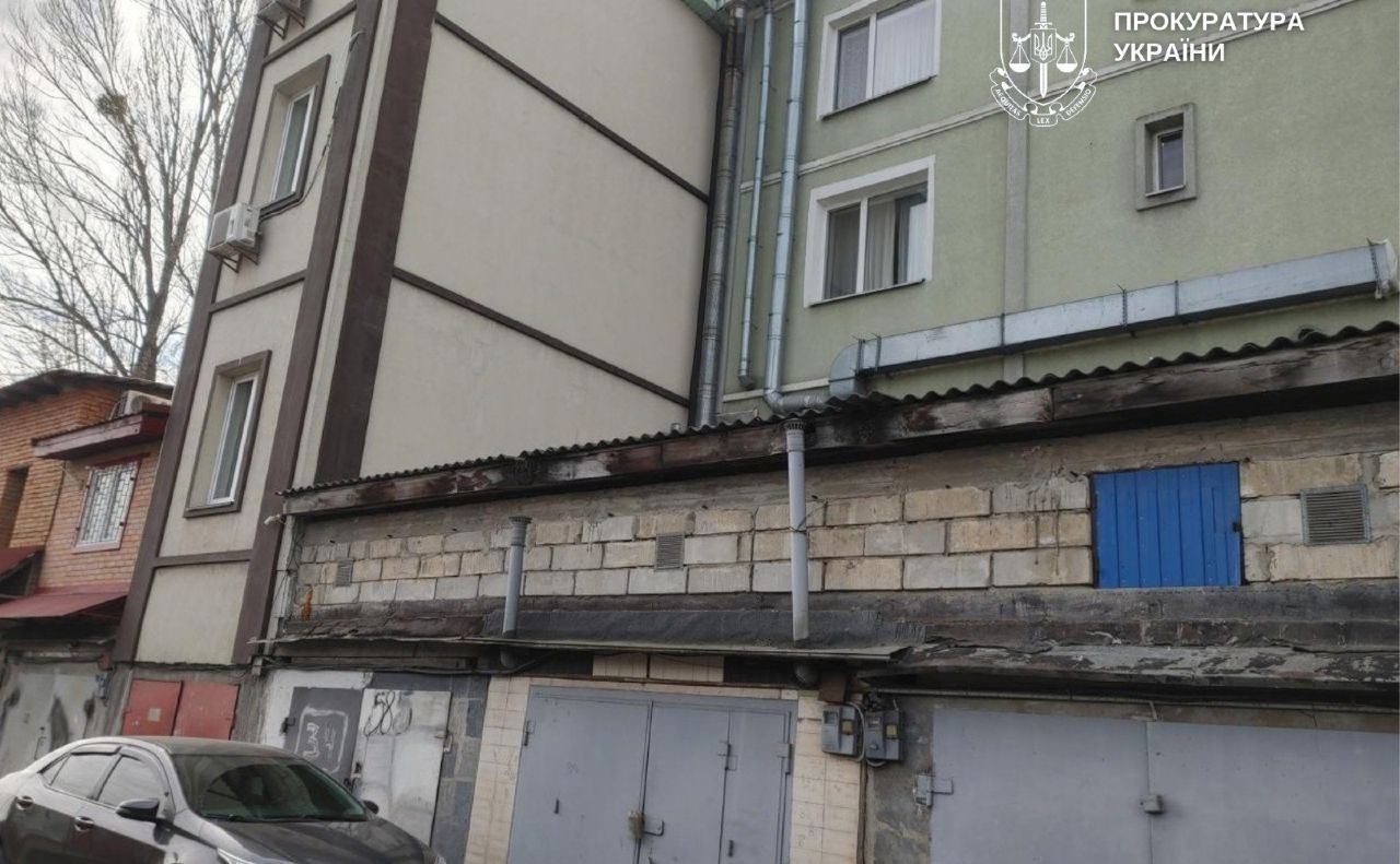 Самозабудову кілька разів перепродавали. Фото: прокуратура України