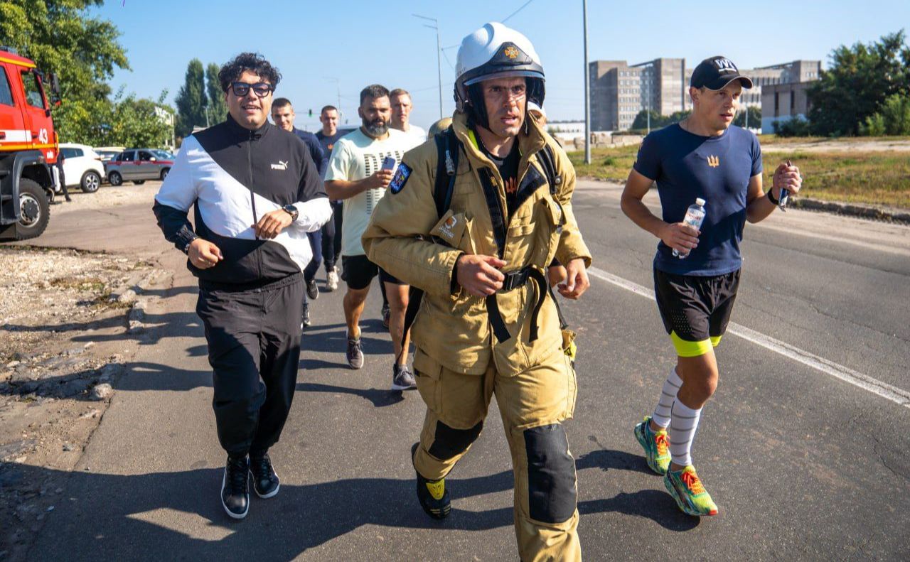 Володимир Сковородка під час пробігу столицею 17 вересня 2023 р. Фото: ДСНС Києва