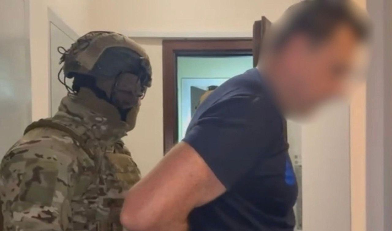 Правоохоронці затримують 52-річного підозрюваного у викраденні ветерана ЗСУ. Фото: Прокуратура України