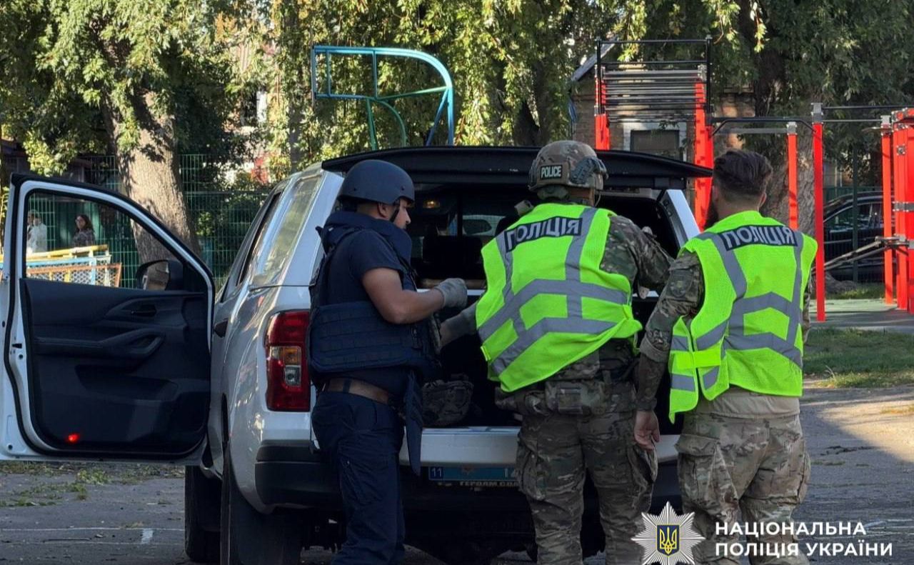 Фахівці вилучили та вивезли боєприпас для знищення на полігоні. Фото: Національна поліція України