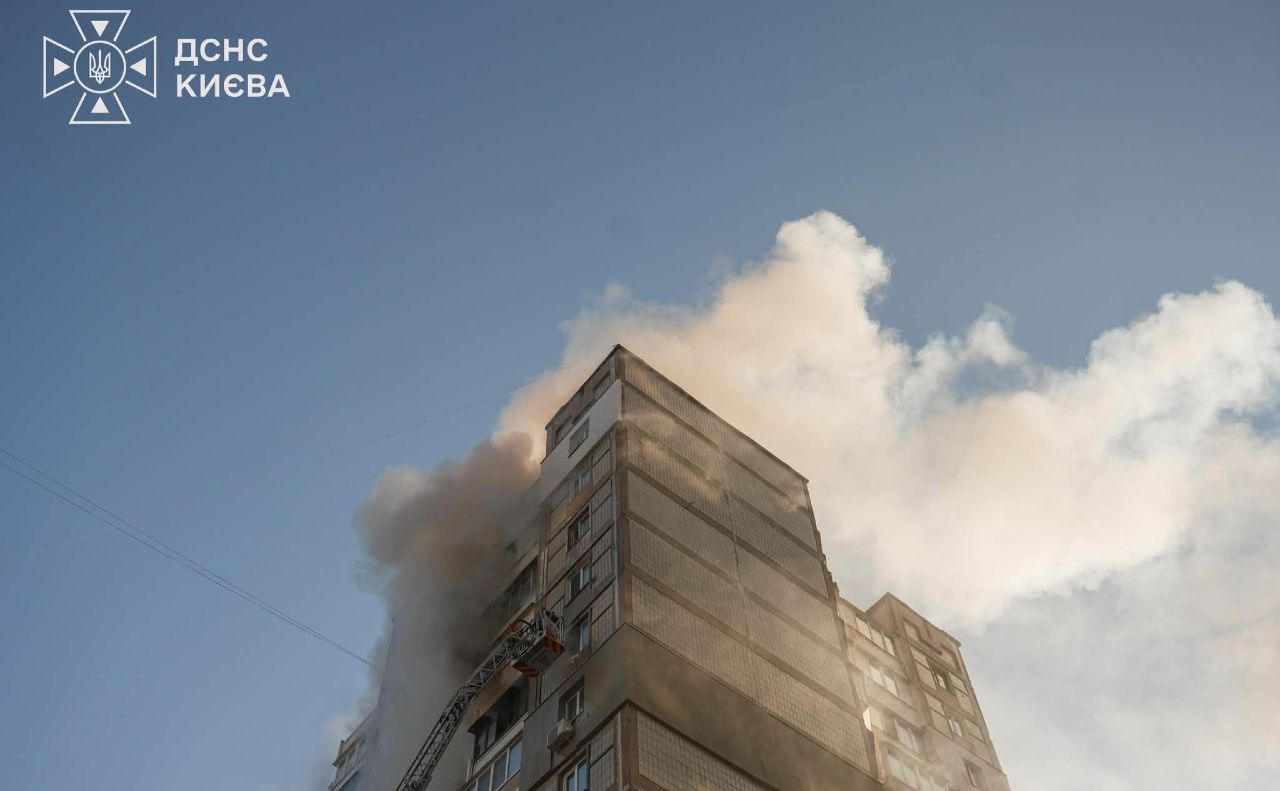 Пожежа в Деснянському районі. Фото: ГУ ДСНС у Київській області
