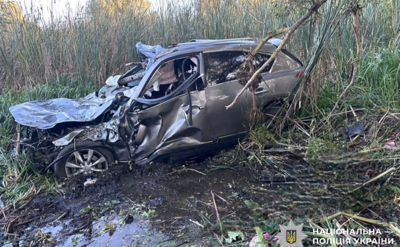 Понівечений автомобіль. Фото: поліція Київщини