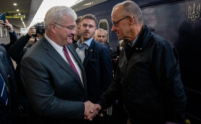 Сибіга і Мерц на Київському залізничному вокзалі. Фото: МЗС