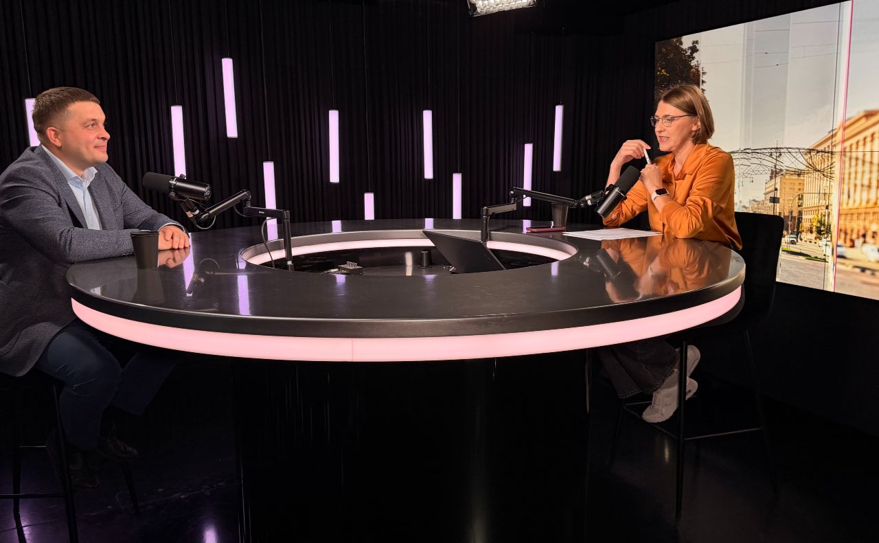 Керівник апарату КМДА Дмитро Загуменний в ефірі Київ FM. Фото: Київ ФМ